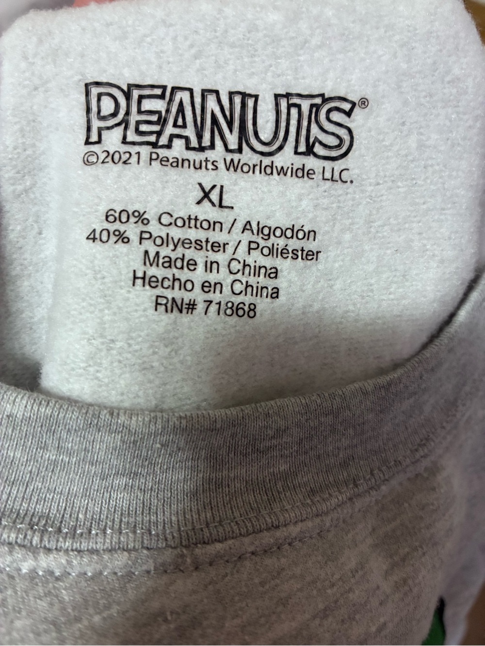 Peanuts Snoopy Lucy Christmas Winter Present Festive Holiday Sweater Women’s XL - Picture 7 of 7